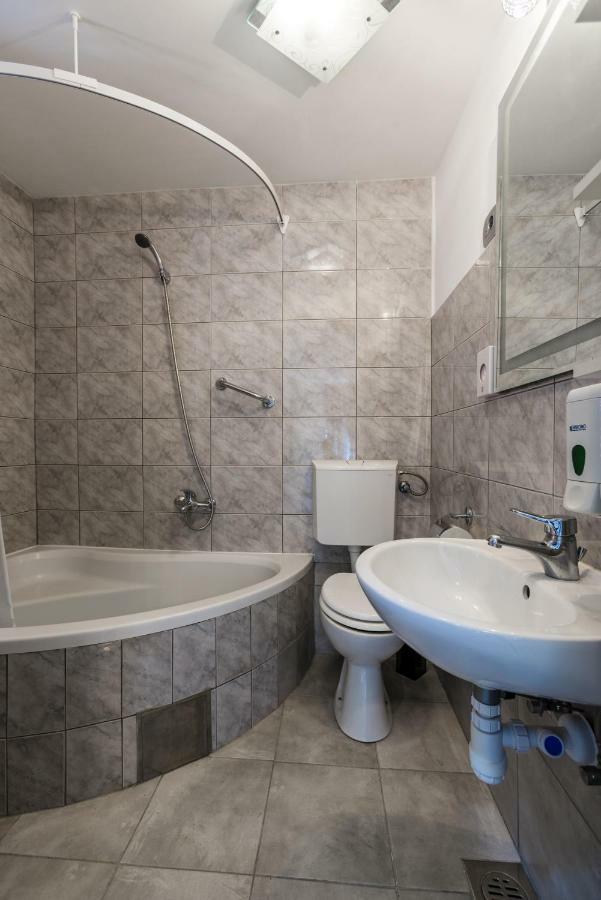 Nona Lena Studio Appartement Split Buitenkant foto